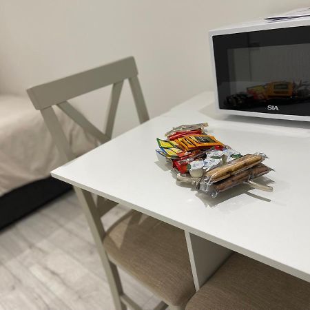 Studio Room Next To Gatwick Кролей Экстерьер фото
