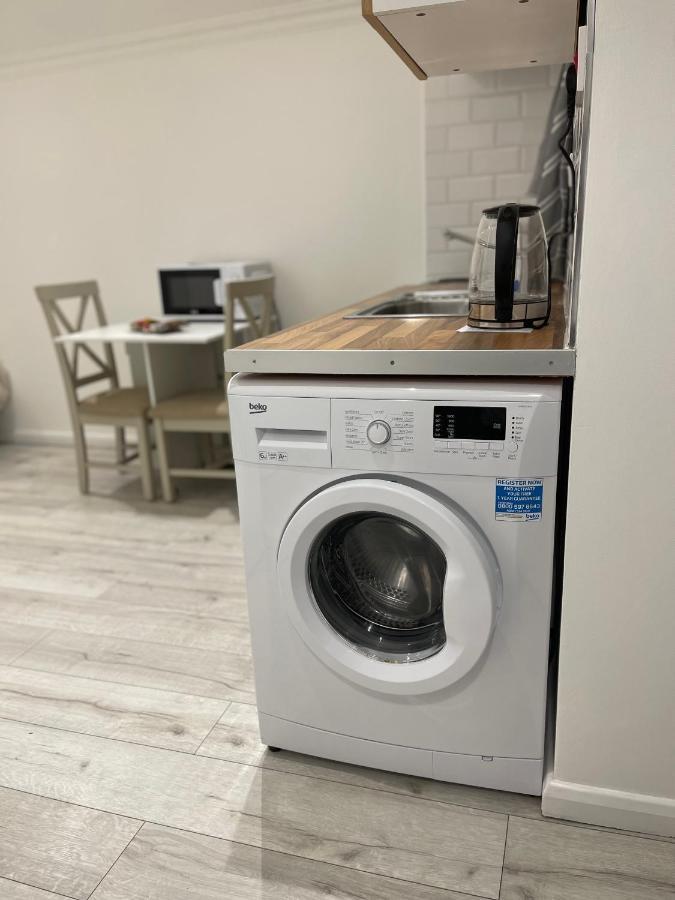 Studio Room Next To Gatwick Кролей Экстерьер фото