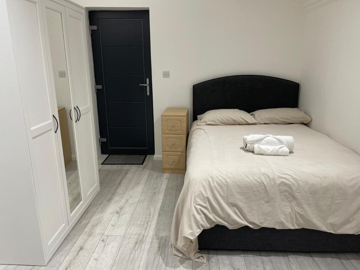 Studio Room Next To Gatwick Кролей Экстерьер фото