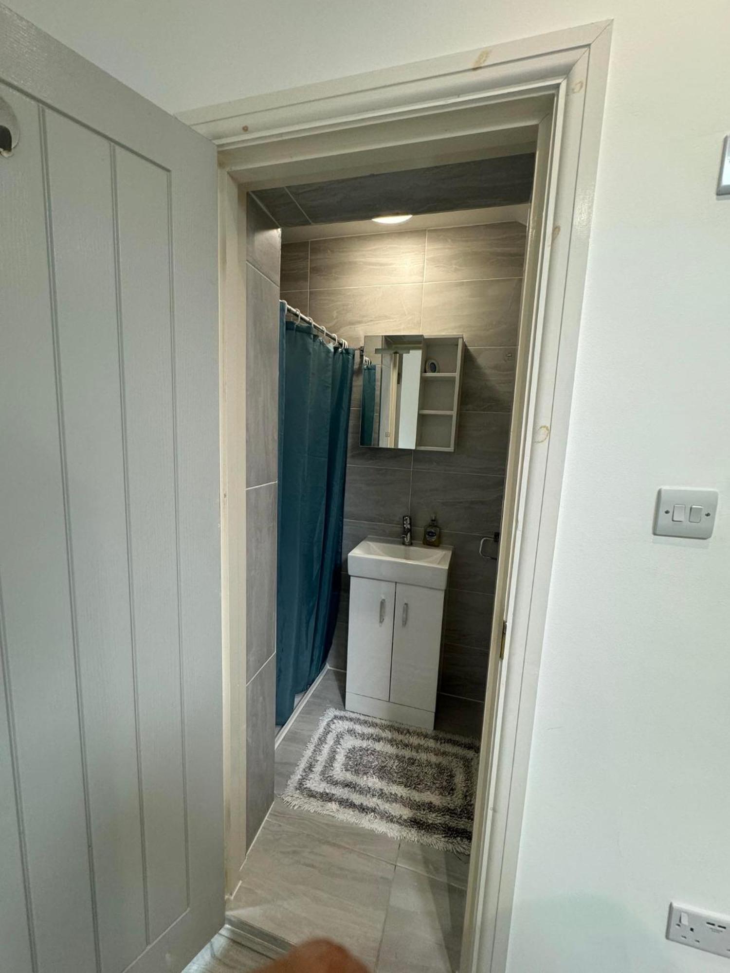 Studio Room Next To Gatwick Кролей Экстерьер фото